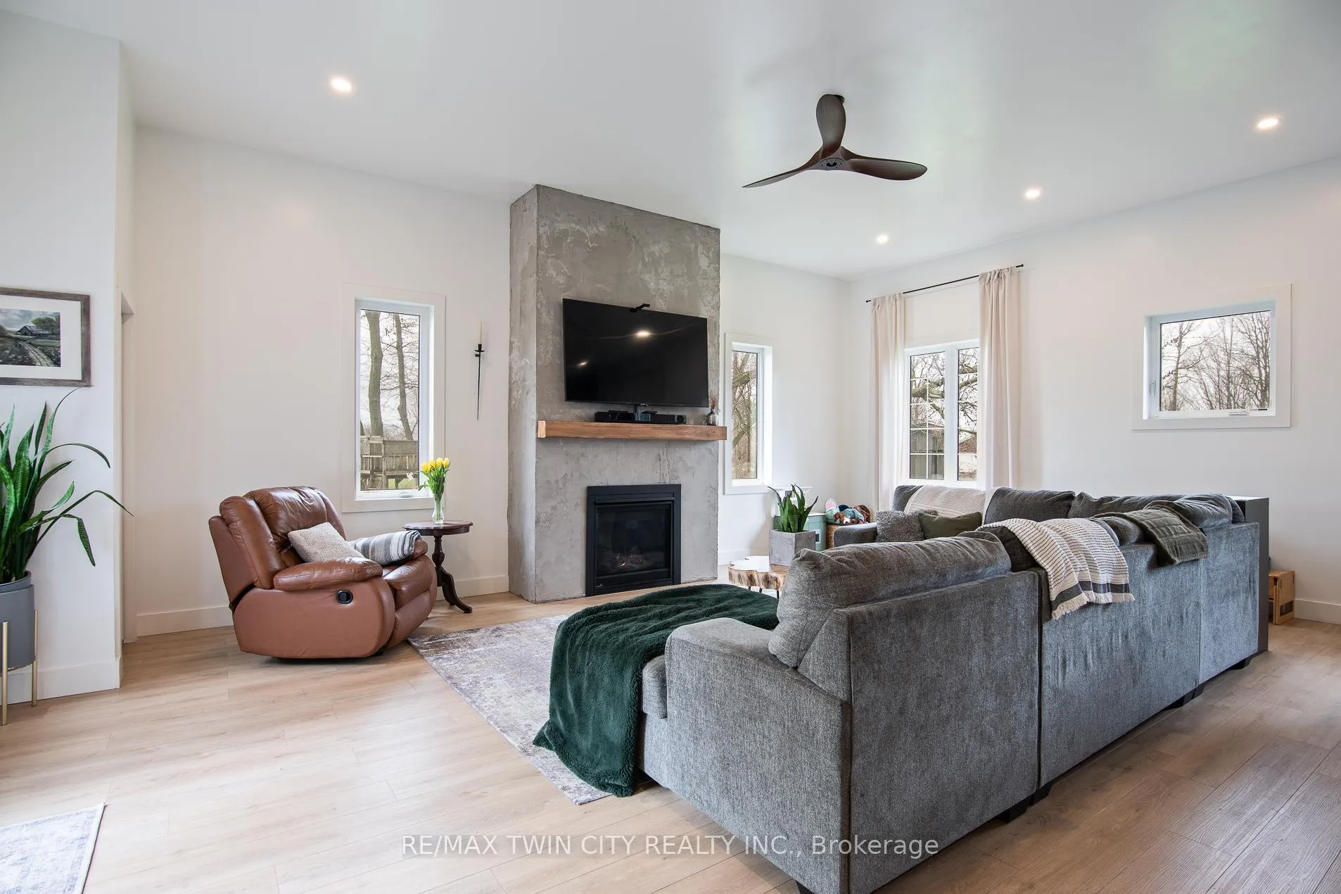 Photo 41 of 464 Piper Street, North Dumfries, Ayr — HOMEH