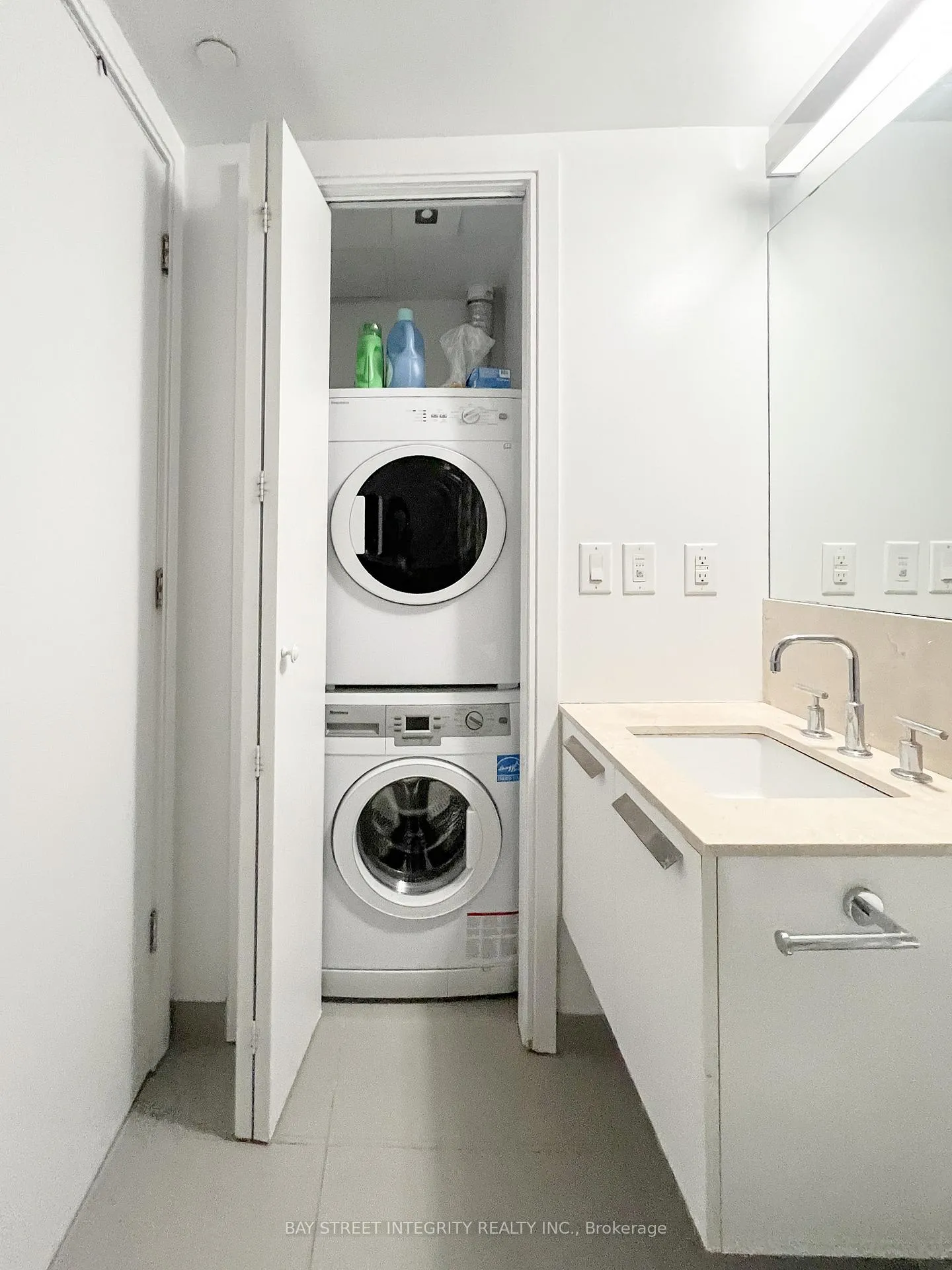 Photo 8 of Unit 706, 42 Charles Street E, Toronto, Church-Yonge Corridor — HOMEH