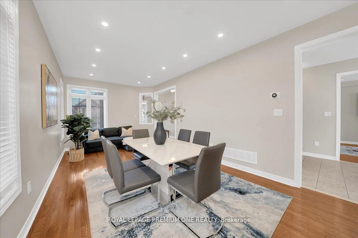 Photo 11 of 30 Monabelle Crescent, Brampton, Vales of Castlemore North — HOMEH