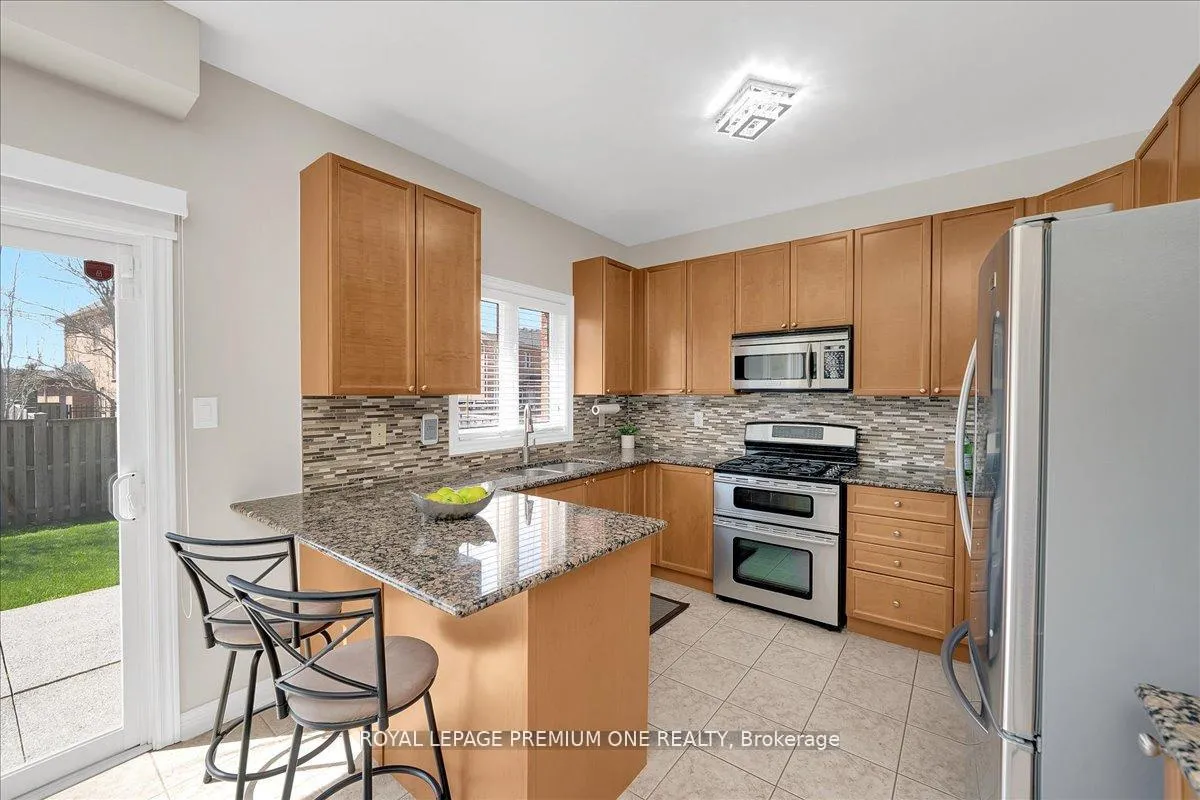Photo 13 of 30 Monabelle Crescent, Brampton, Vales of Castlemore North — HOMEH