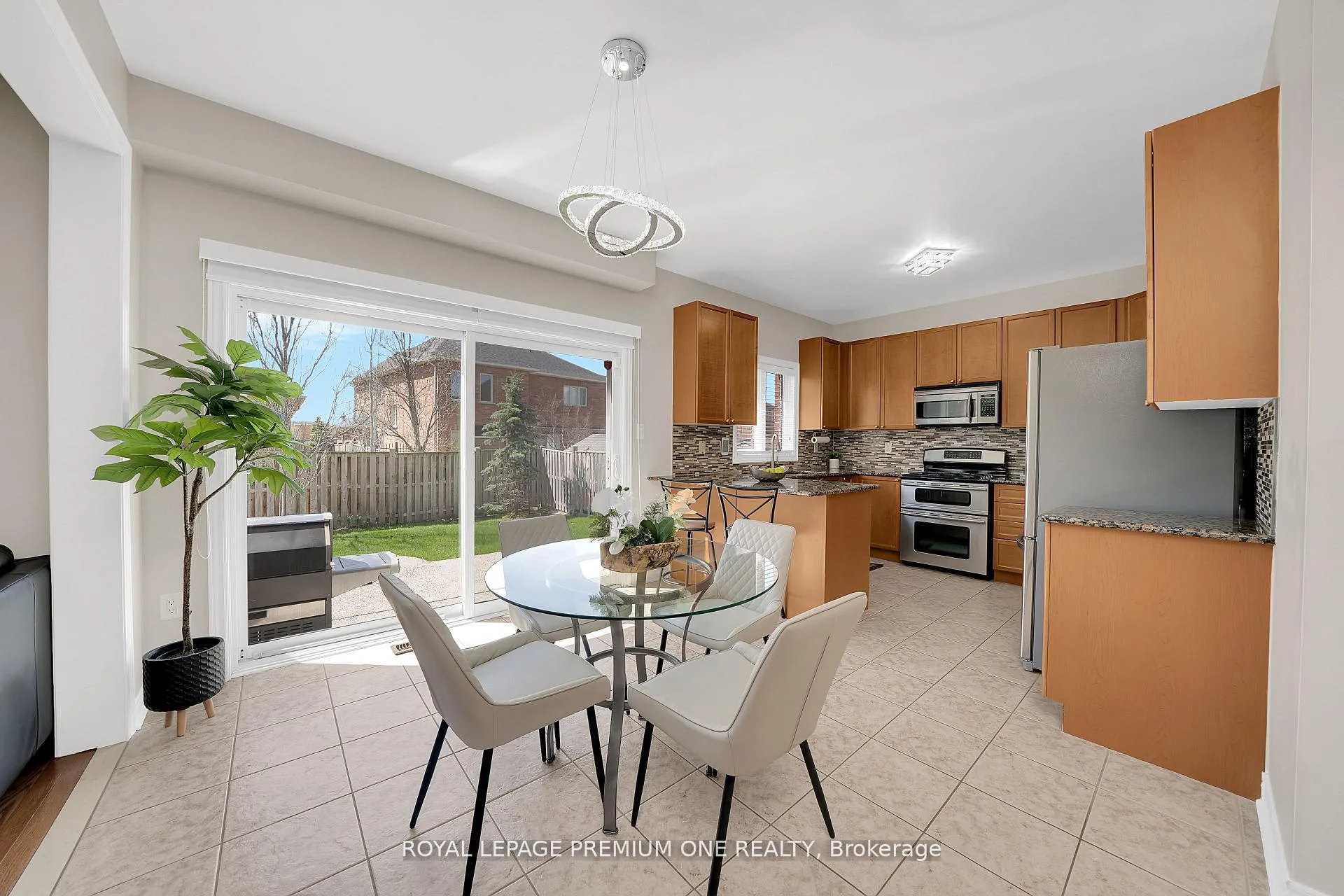 Photo 16 of 30 Monabelle Crescent, Brampton, Vales of Castlemore North — HOMEH