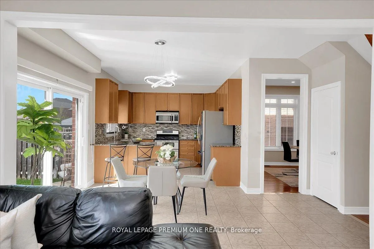 Photo 18 of 30 Monabelle Crescent, Brampton, Vales of Castlemore North — HOMEH