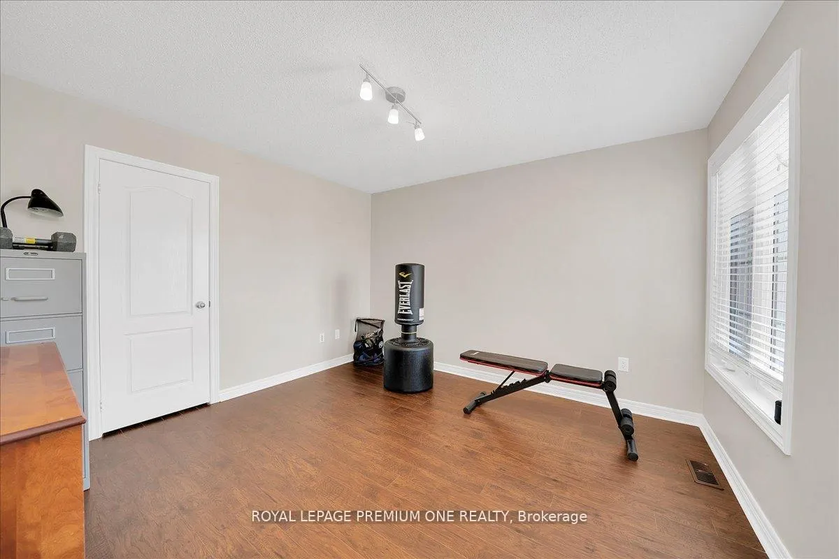 Photo 33 of 30 Monabelle Crescent, Brampton, Vales of Castlemore North — HOMEH
