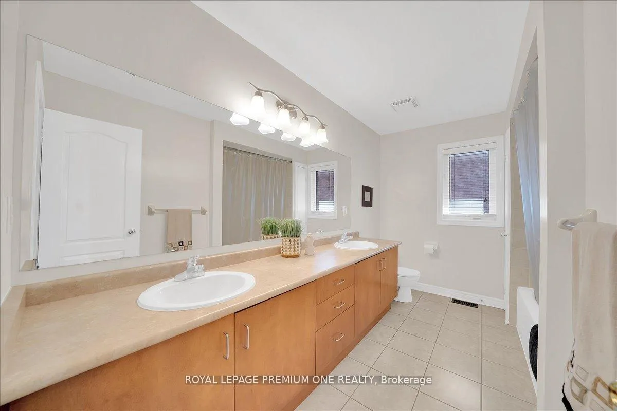 Photo 34 of 30 Monabelle Crescent, Brampton, Vales of Castlemore North — HOMEH