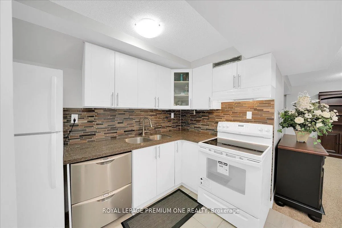 Photo 38 of 30 Monabelle Crescent, Brampton, Vales of Castlemore North — HOMEH
