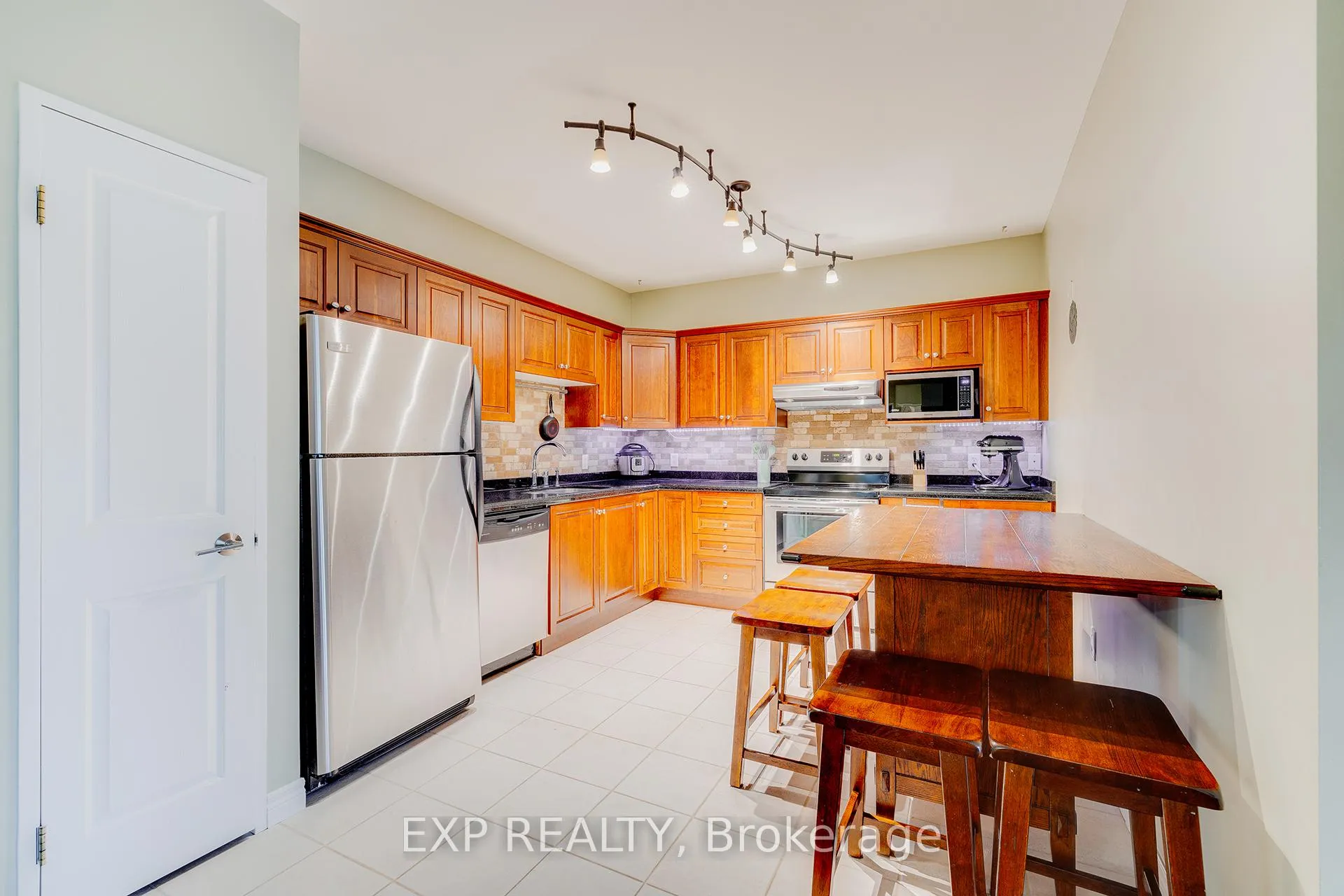 Photo 3 of Unit 403, 255 Keats Way, Waterloo, Beechwood — HOMEH