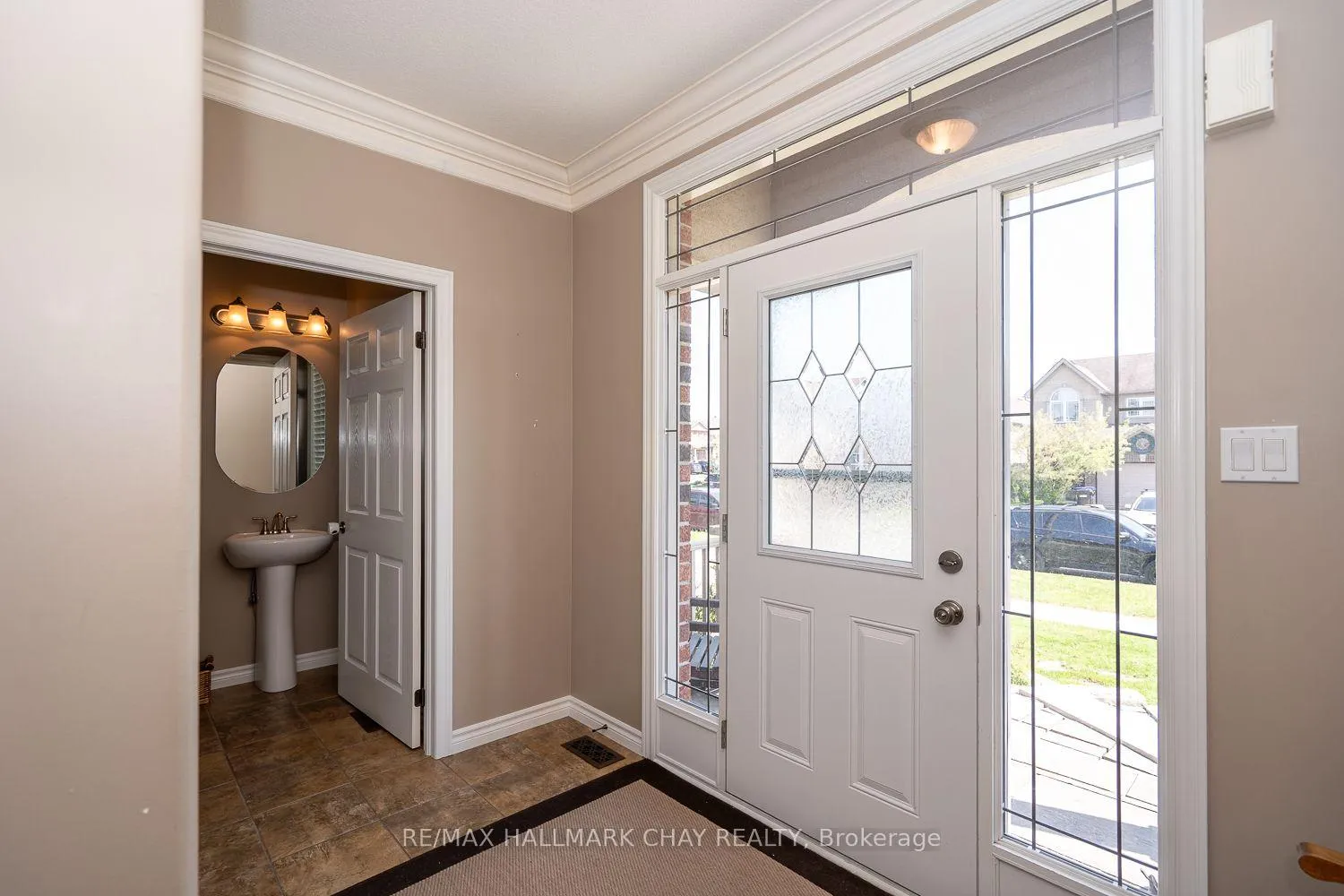 Photo 7 of 57 Irwin Crescent, New Tecumseth, Alliston — HOMEH