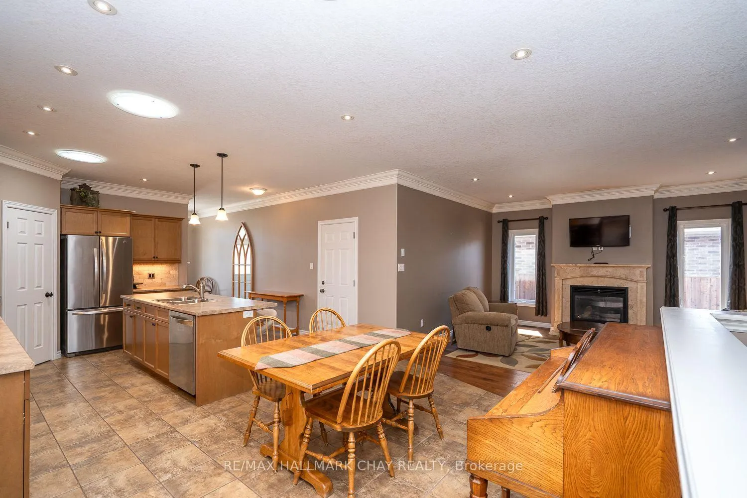 Photo 9 of 57 Irwin Crescent, New Tecumseth, Alliston — HOMEH