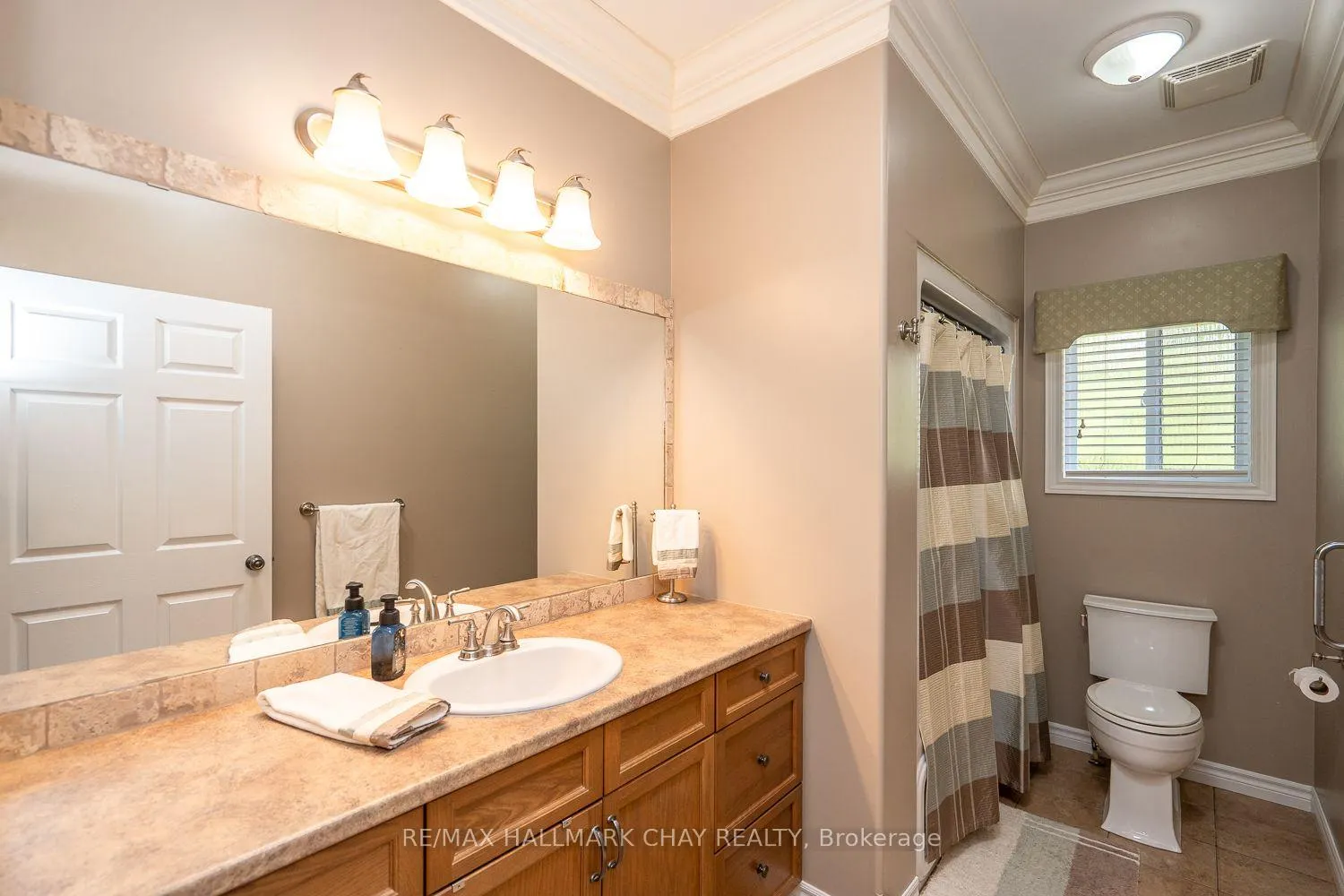 Photo 19 of 57 Irwin Crescent, New Tecumseth, Alliston — HOMEH