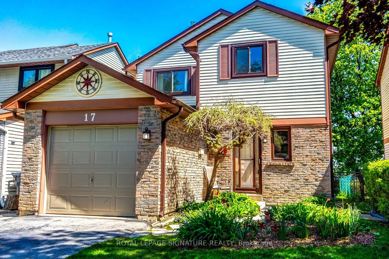 Photo 4 of 17 Mitchell Avenue, Brampton, Heart Lake West — HOMEH