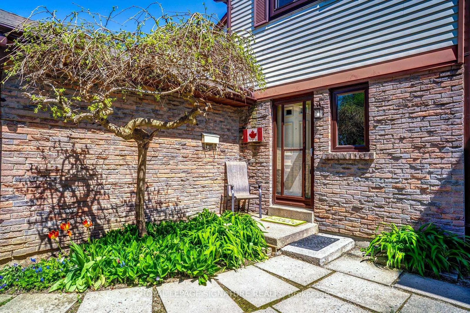 Photo 5 of 17 Mitchell Avenue, Brampton, Heart Lake West — HOMEH