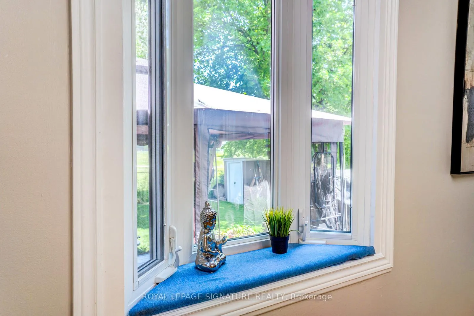 Photo 11 of 17 Mitchell Avenue, Brampton, Heart Lake West — HOMEH