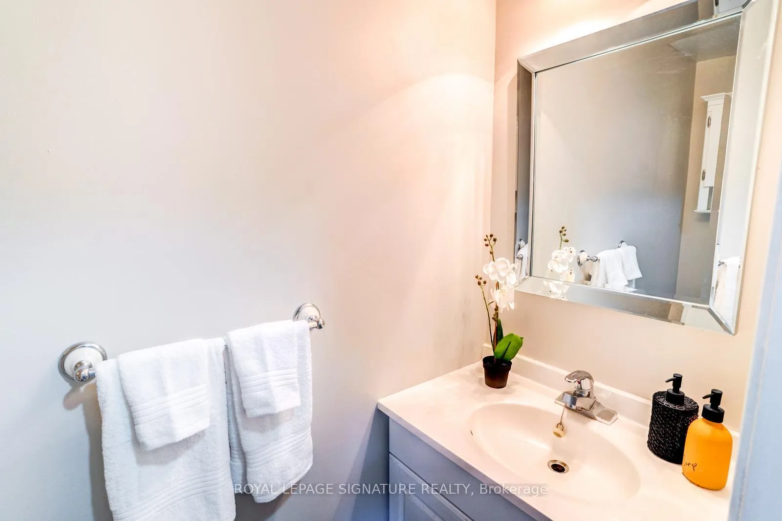 Photo 16 of 17 Mitchell Avenue, Brampton, Heart Lake West — HOMEH