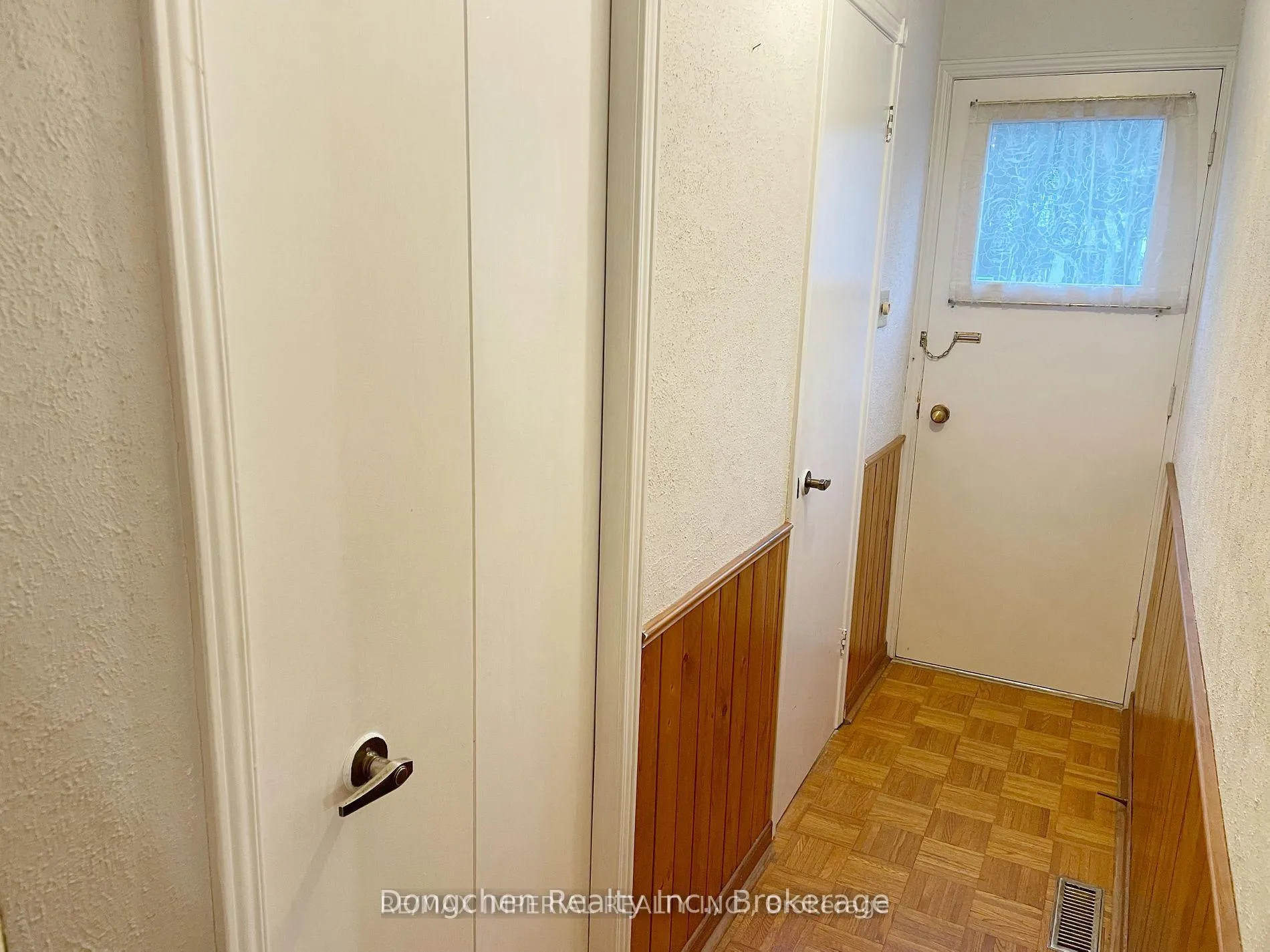 Photo 2 of 83 Mossbrook Crescent, Scarborough, Steeles — HOMEH