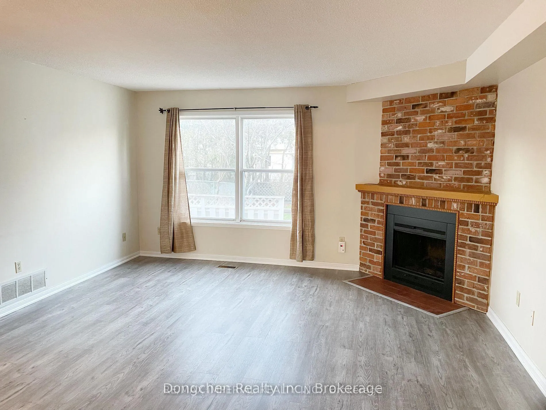Photo 3 of 83 Mossbrook Crescent, Scarborough, Steeles — HOMEH