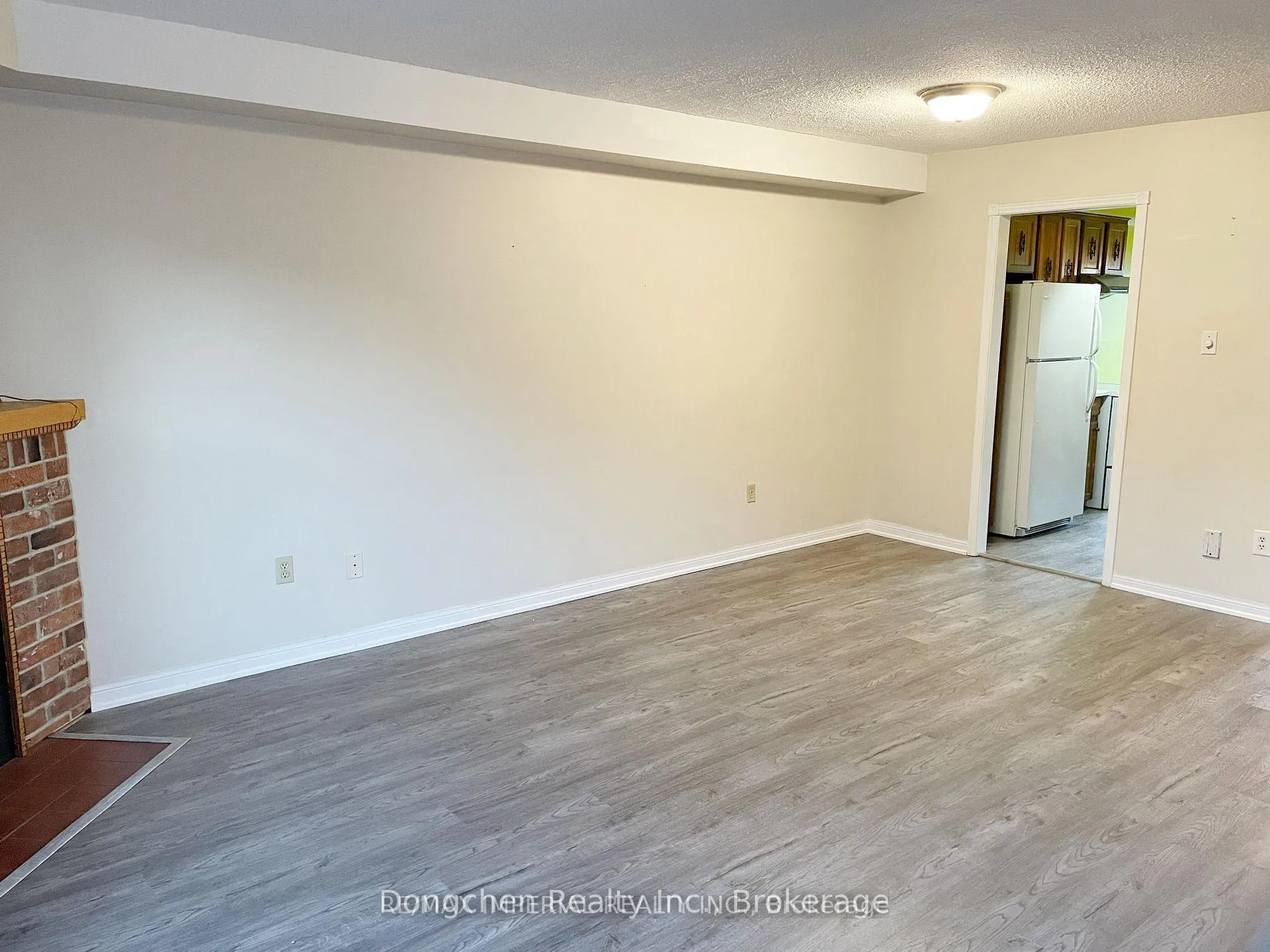 Photo 4 of 83 Mossbrook Crescent, Scarborough, Steeles — HOMEH
