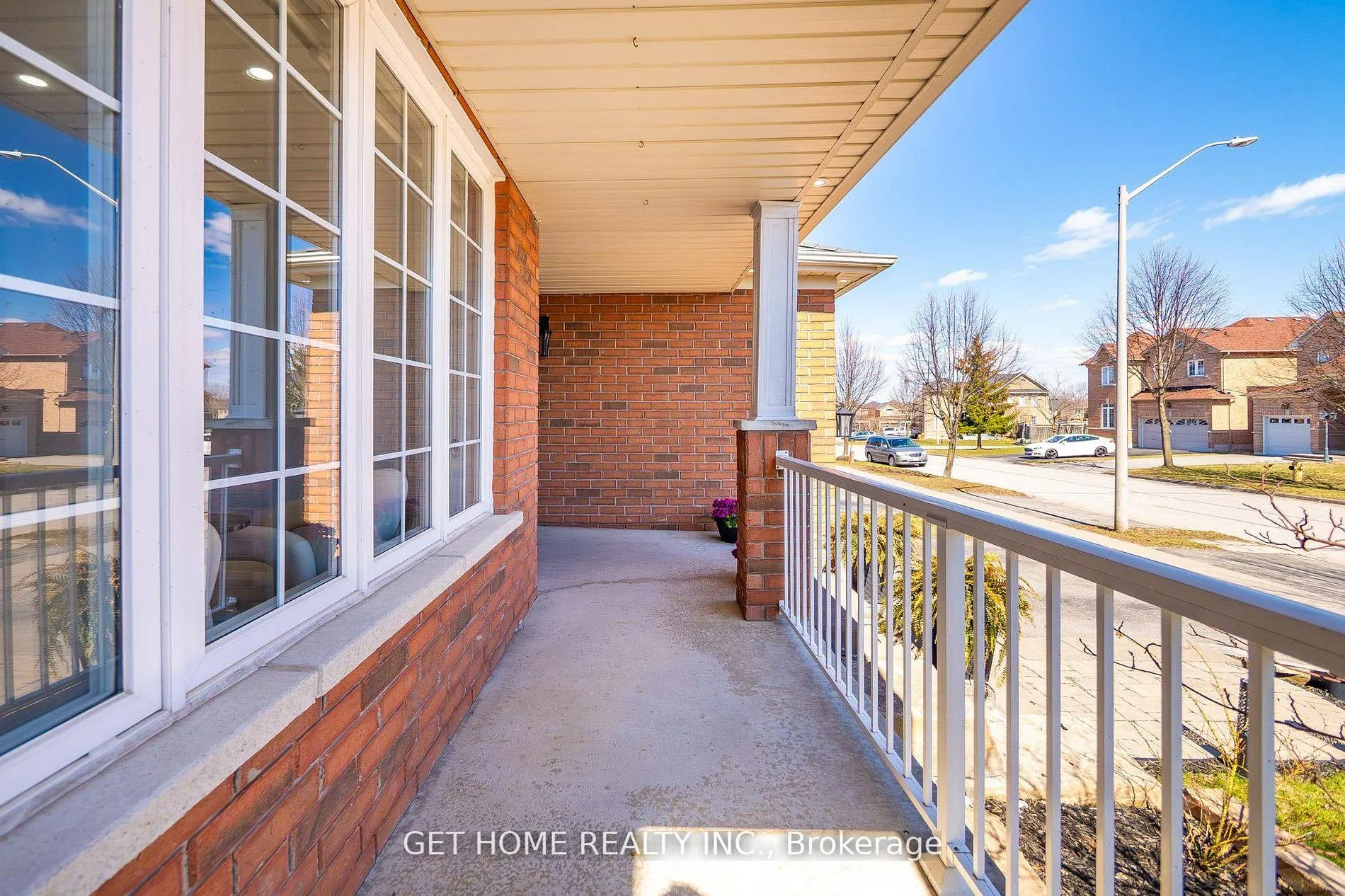 Photo 4 of 269 Huntington Crescent, Clarington, Courtice — HOMEH