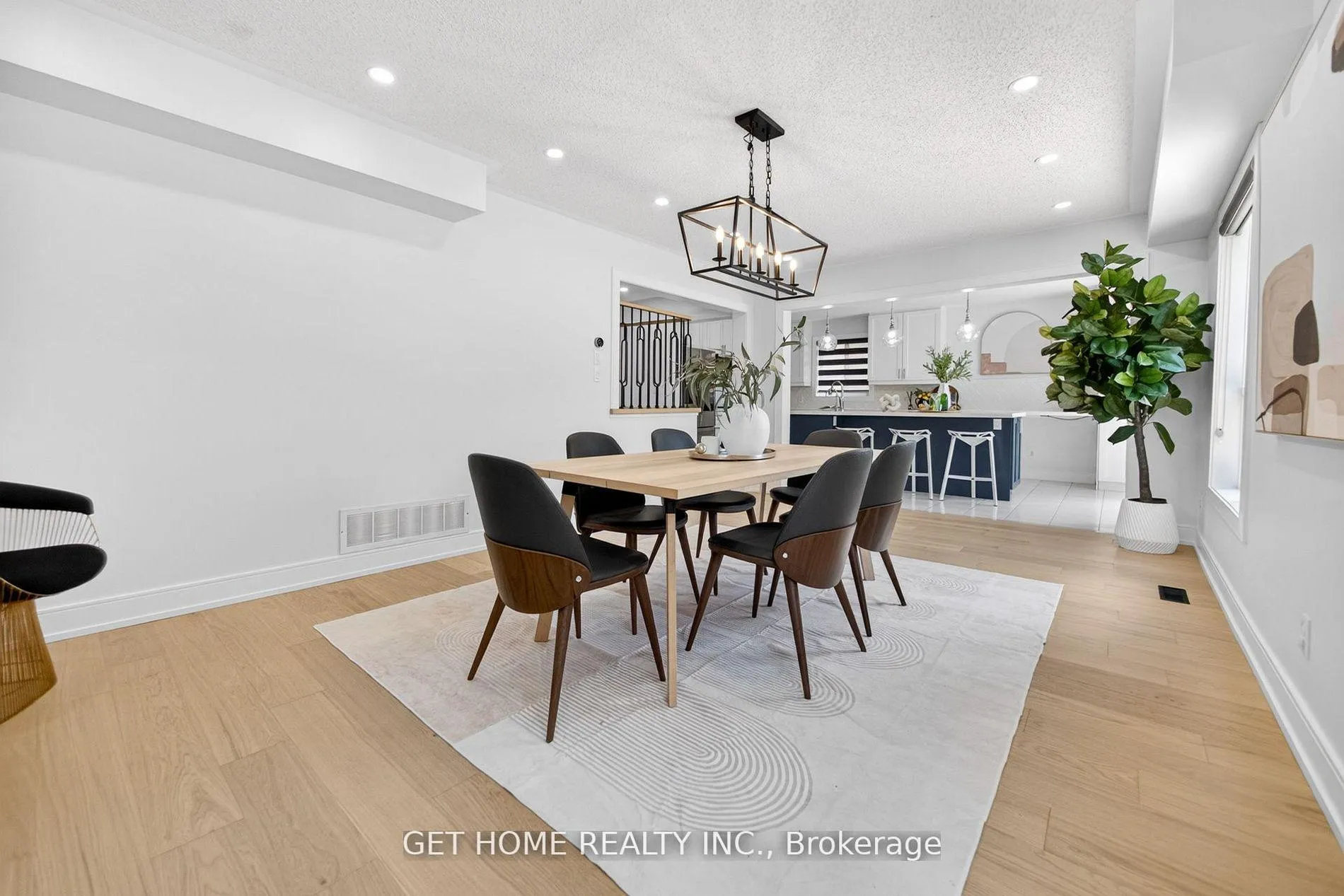Photo 10 of 269 Huntington Crescent, Clarington, Courtice — HOMEH
