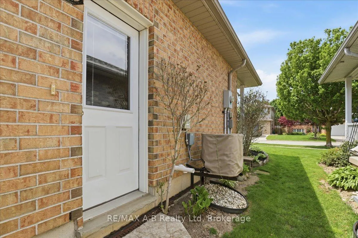 Photo 5 of 93 Abraham Drive, Stratford — HOMEH