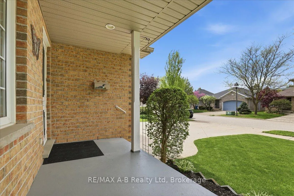 Photo 12 of 93 Abraham Drive, Stratford — HOMEH