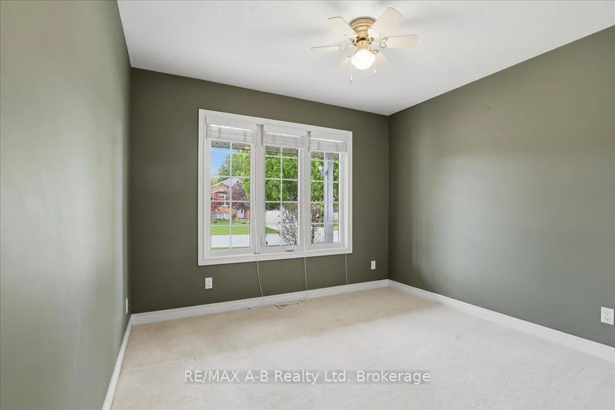 Photo 33 of 93 Abraham Drive, Stratford — HOMEH