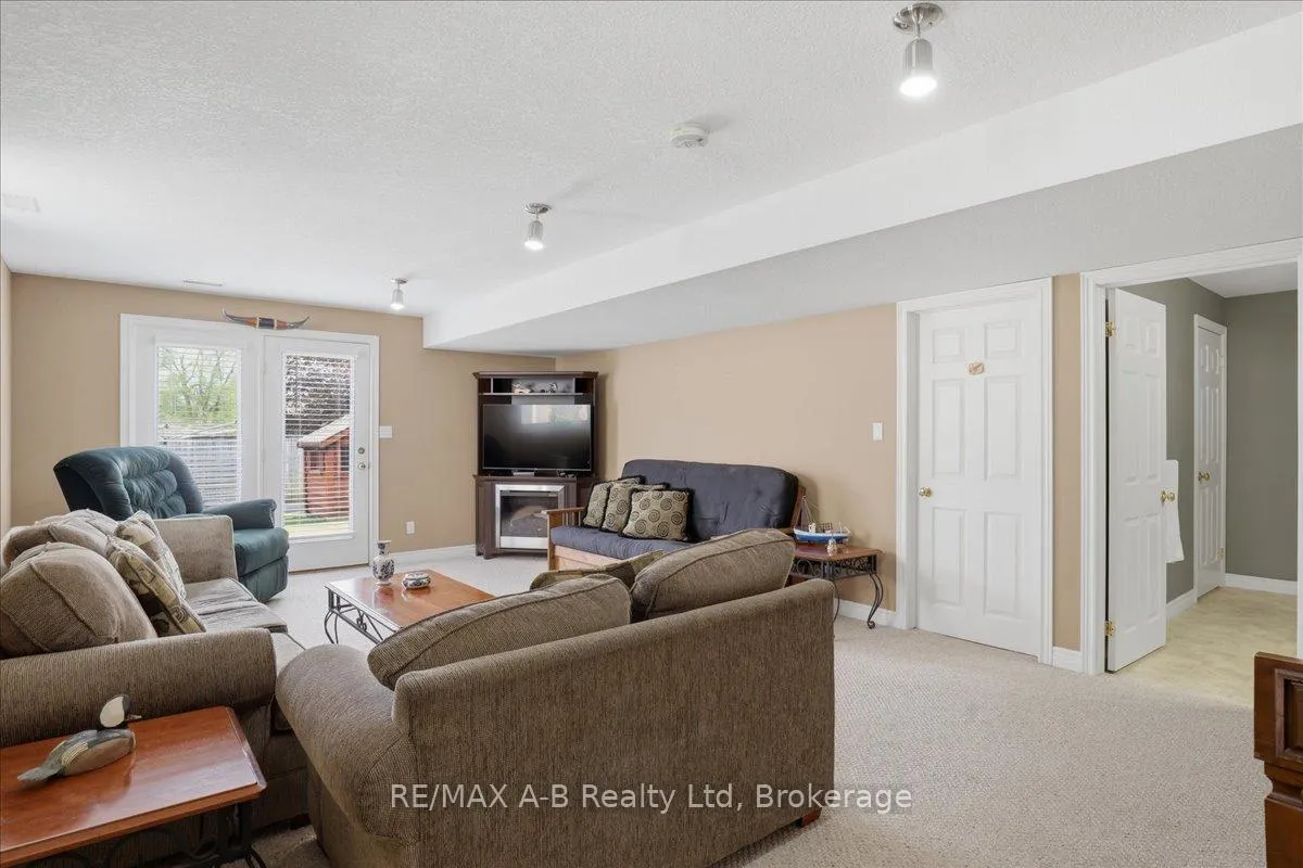 Photo 36 of 93 Abraham Drive, Stratford — HOMEH