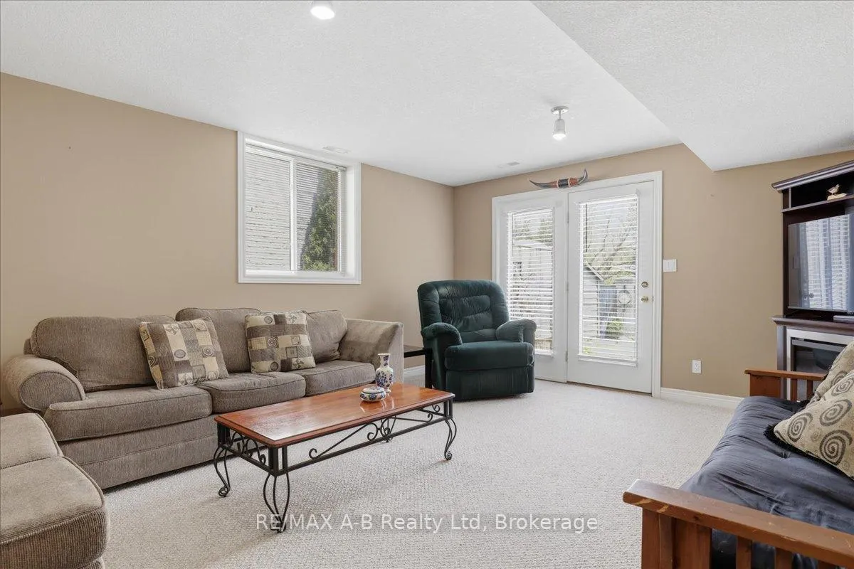 Photo 37 of 93 Abraham Drive, Stratford — HOMEH