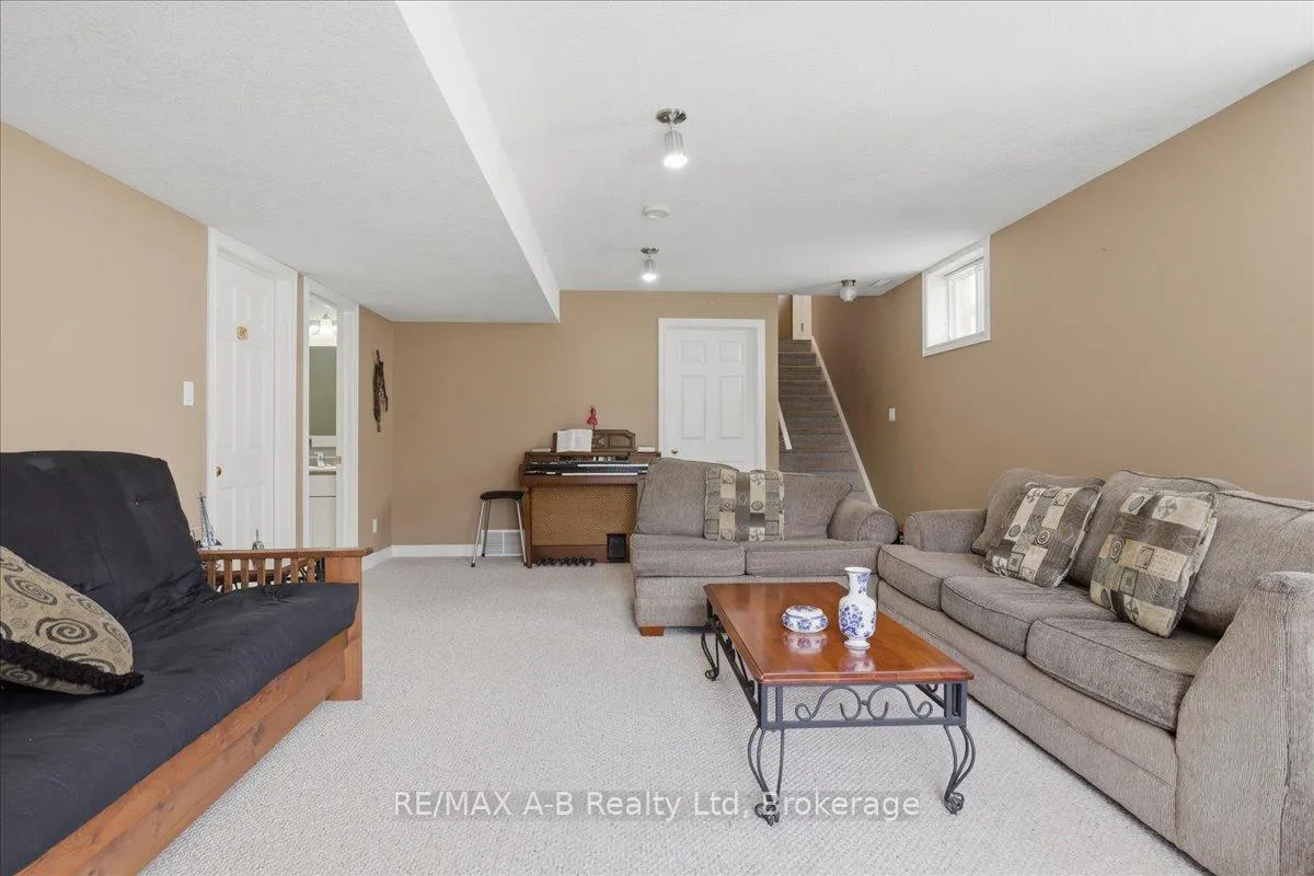 Photo 38 of 93 Abraham Drive, Stratford — HOMEH