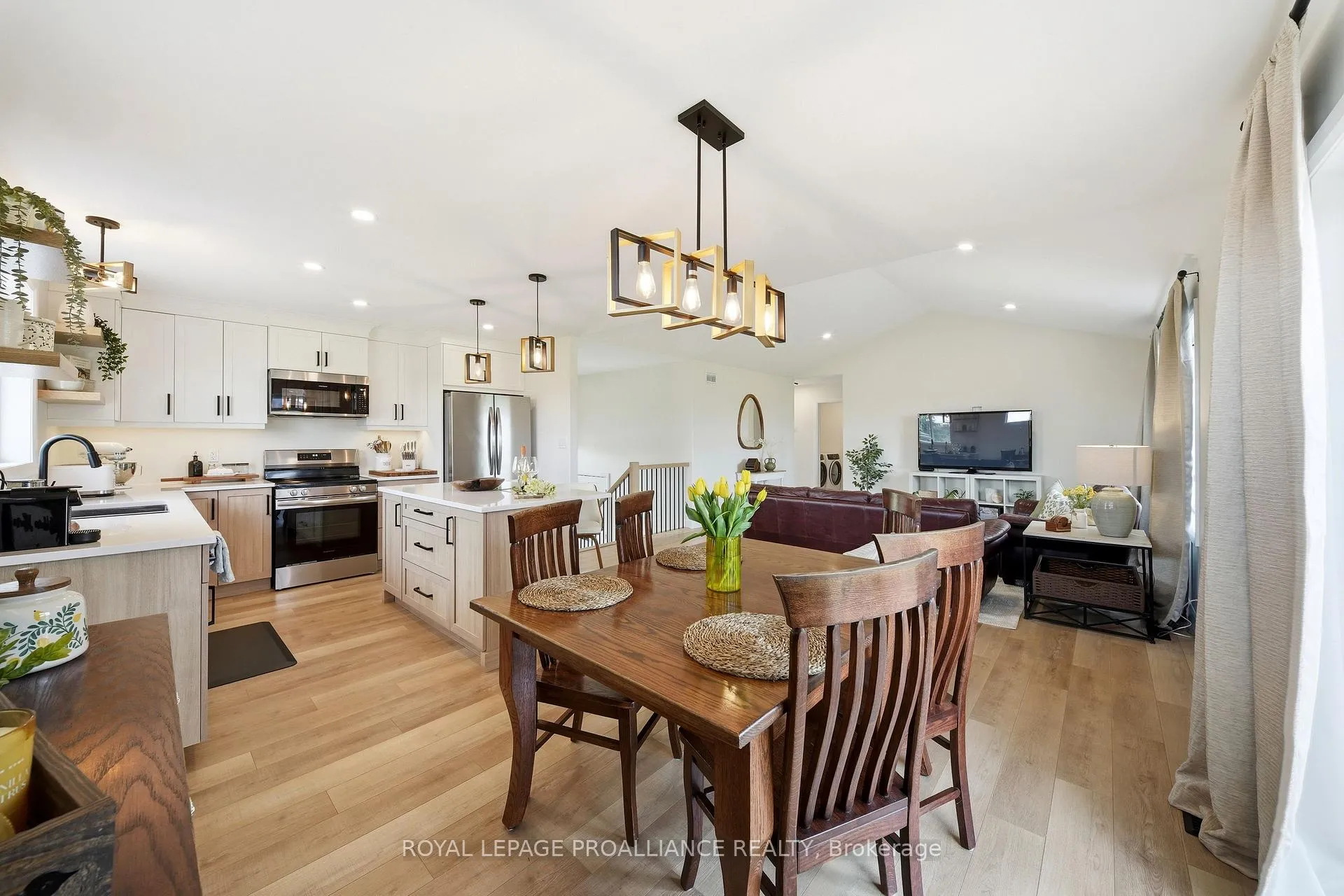 Photo 19 of 1681 Casey Road, Belleville, Thurlow Ward — HOMEH