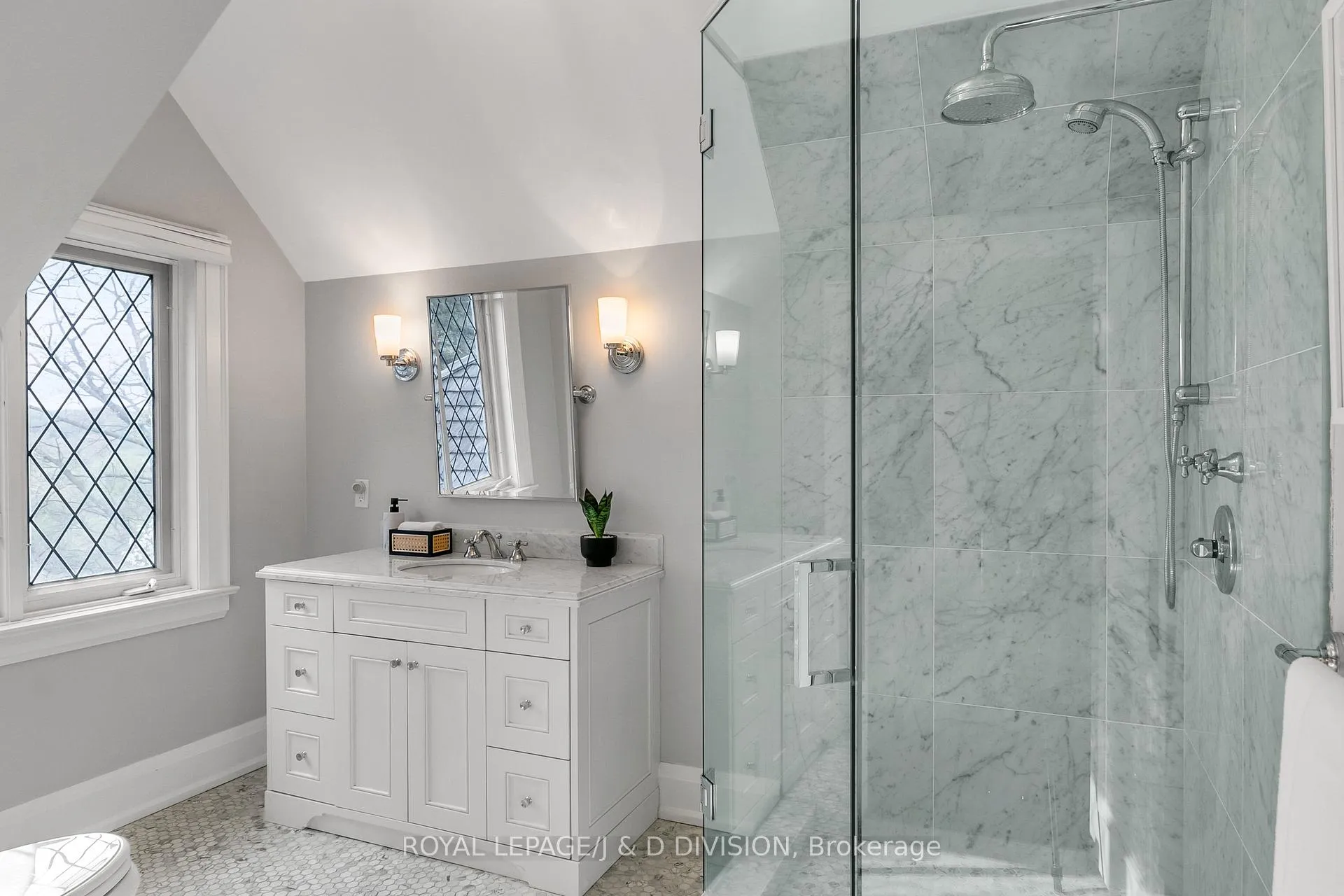 Photo 31 of 76 Brule Gardens, Toronto, High Park-Swansea — HOMEH