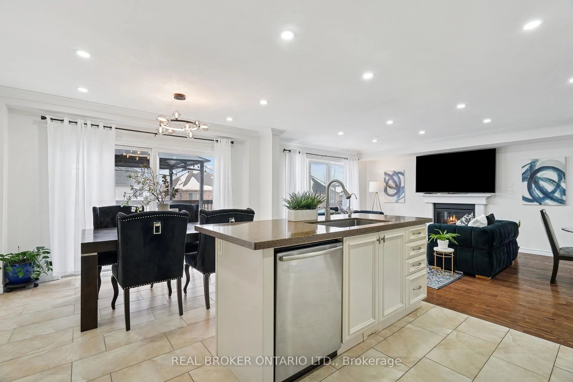 Photo 8 of 132 Coker Crescent, Guelph/Eramosa, Rockwood — HOMEH