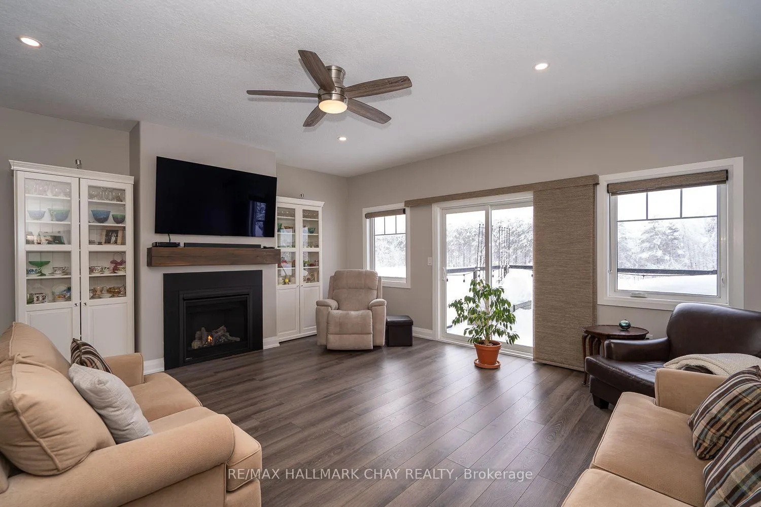 Photo 3 of 54 Landscape Drive, Oro-Medonte, Horseshoe Valley — HOMEH
