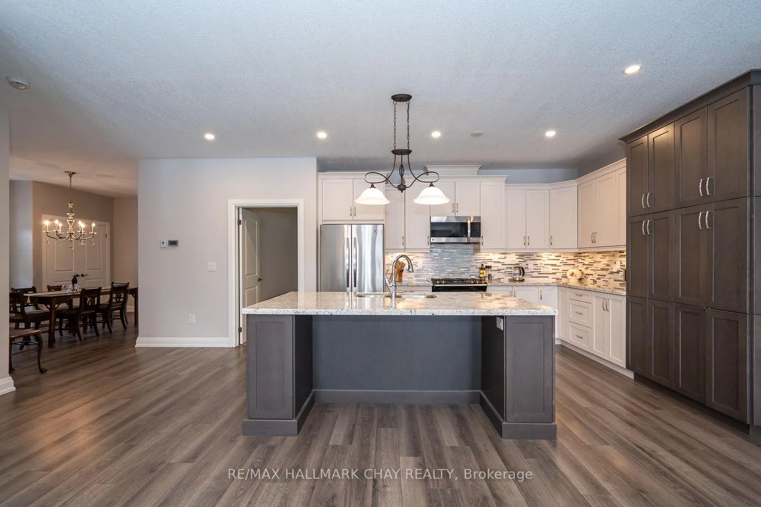 Photo 4 of 54 Landscape Drive, Oro-Medonte, Horseshoe Valley — HOMEH