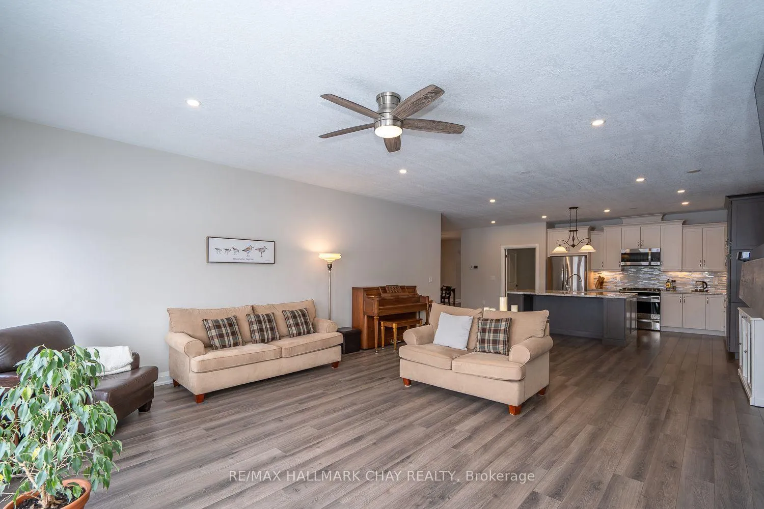 Photo 16 of 54 Landscape Drive, Oro-Medonte, Horseshoe Valley — HOMEH