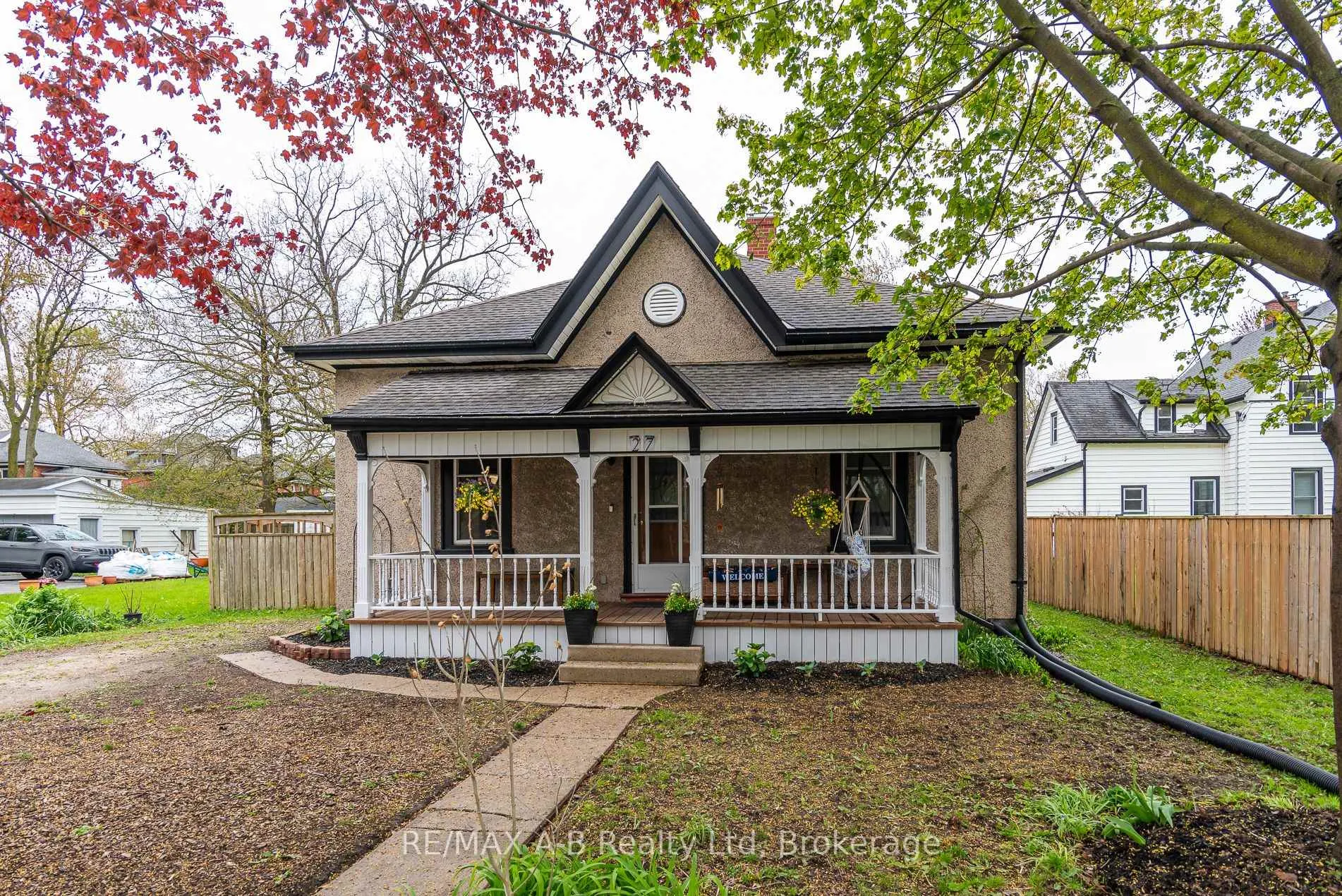 Photo 9 of 27 Home Street, Stratford — HOMEH