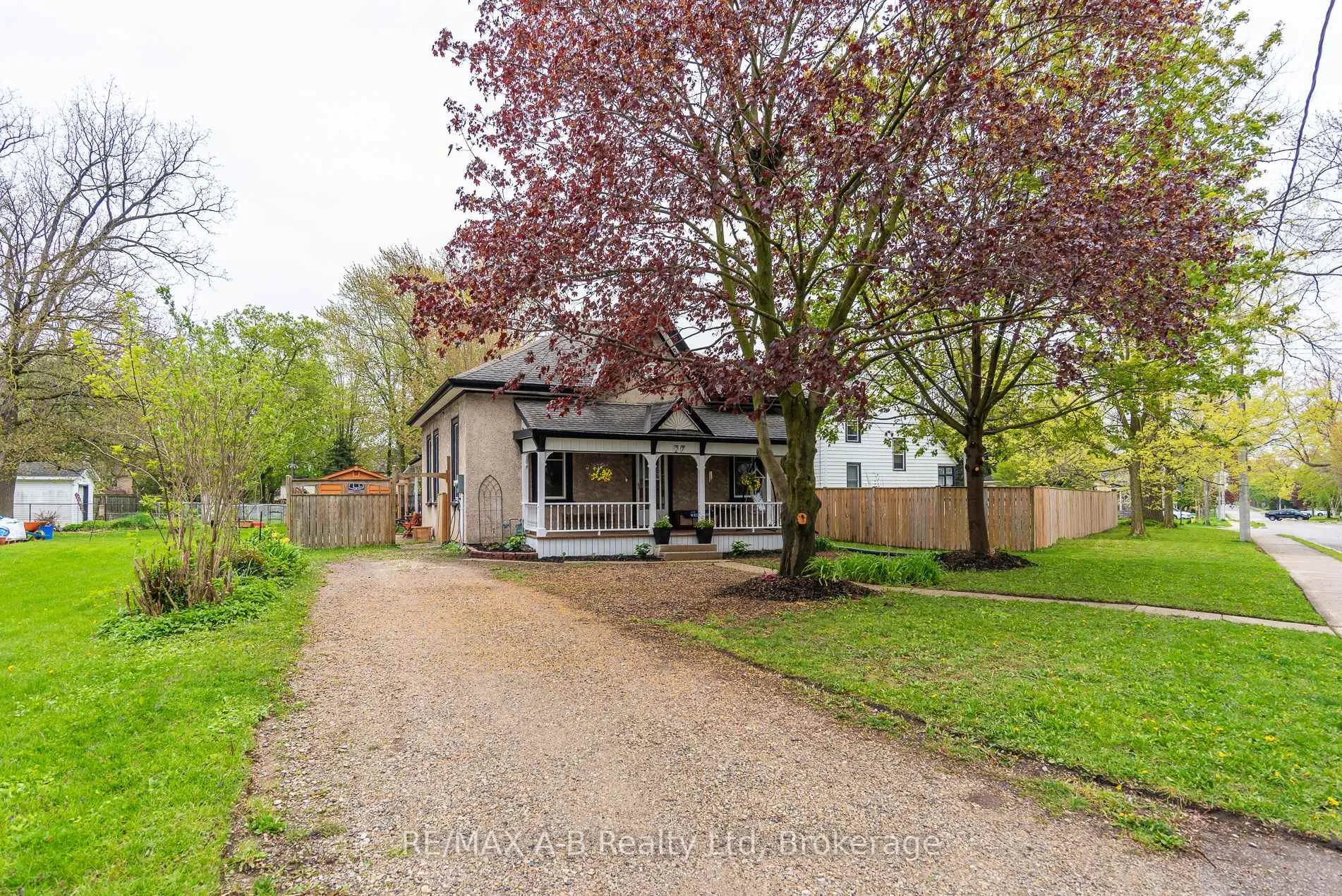 Photo 3 of 27 Home Street, Stratford — HOMEH