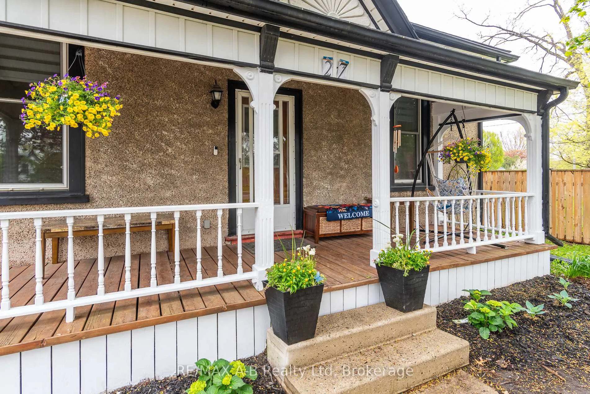 Photo 2 of 27 Home Street, Stratford — HOMEH