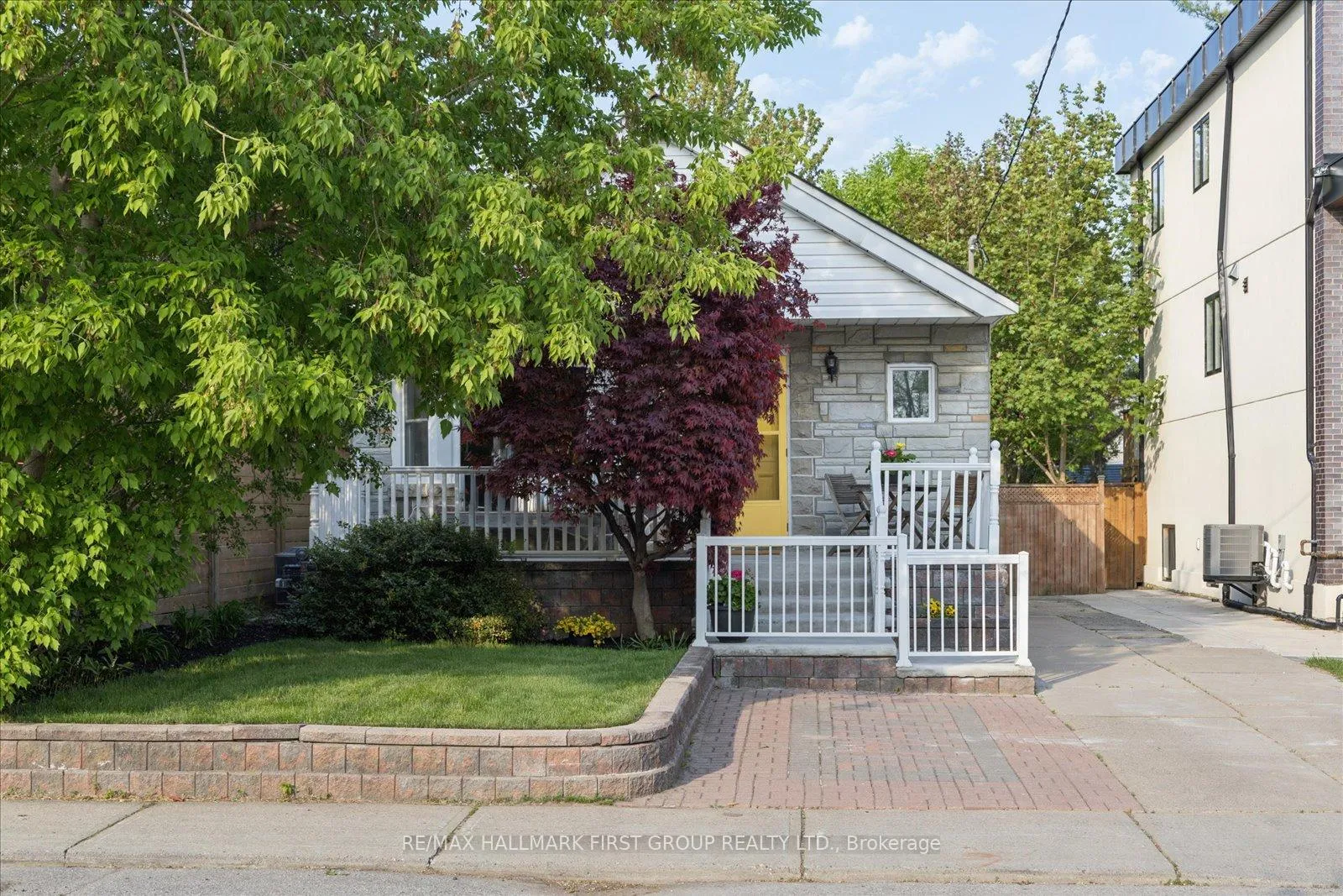 Photo 2 of 31 Machockie Road, Toronto, East York — HOMEH