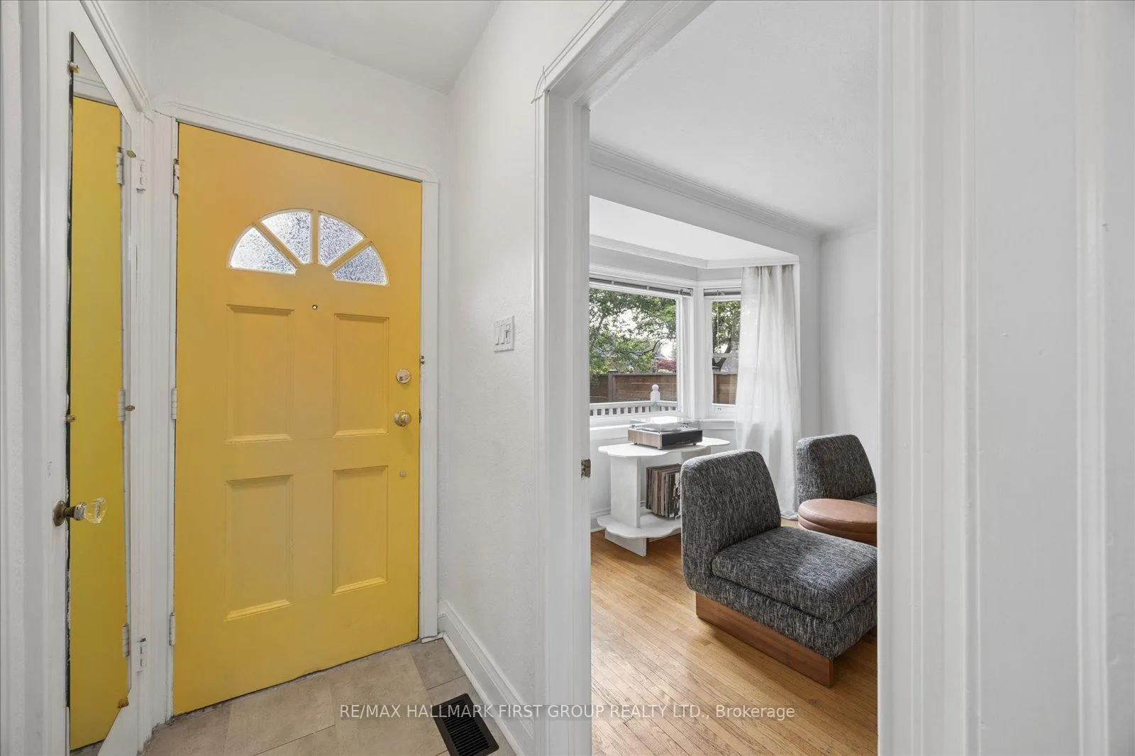 Photo 4 of 31 Machockie Road, Toronto, East York — HOMEH