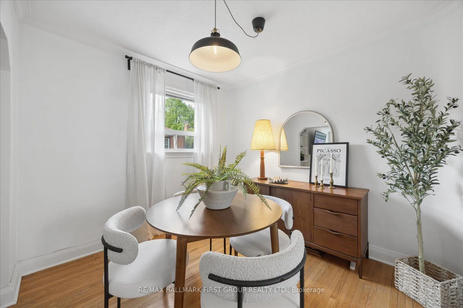 Photo 9 of 31 Machockie Road, Toronto, East York — HOMEH