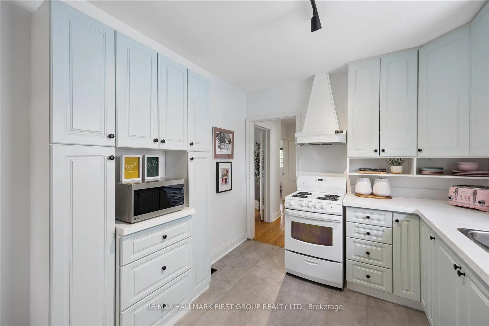 Photo 12 of 31 Machockie Road, Toronto, East York — HOMEH