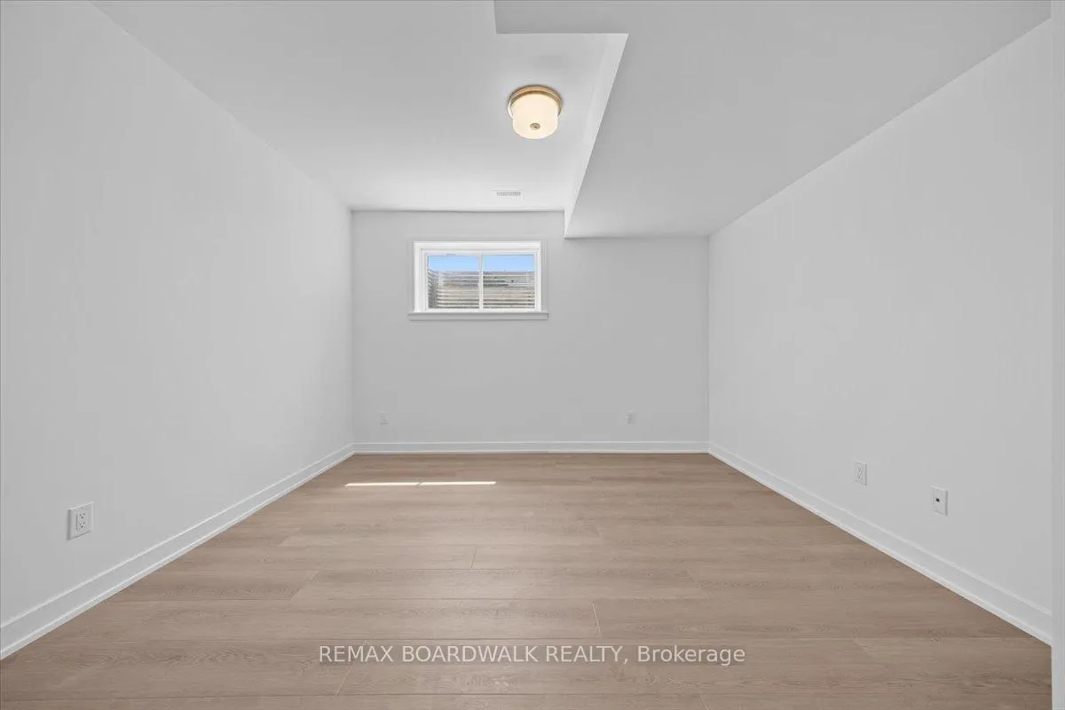 Photo 5 of 141 Shelleright Street, Ottawa, Kanata - Emerald Meadows/Trailwest — HOMEH