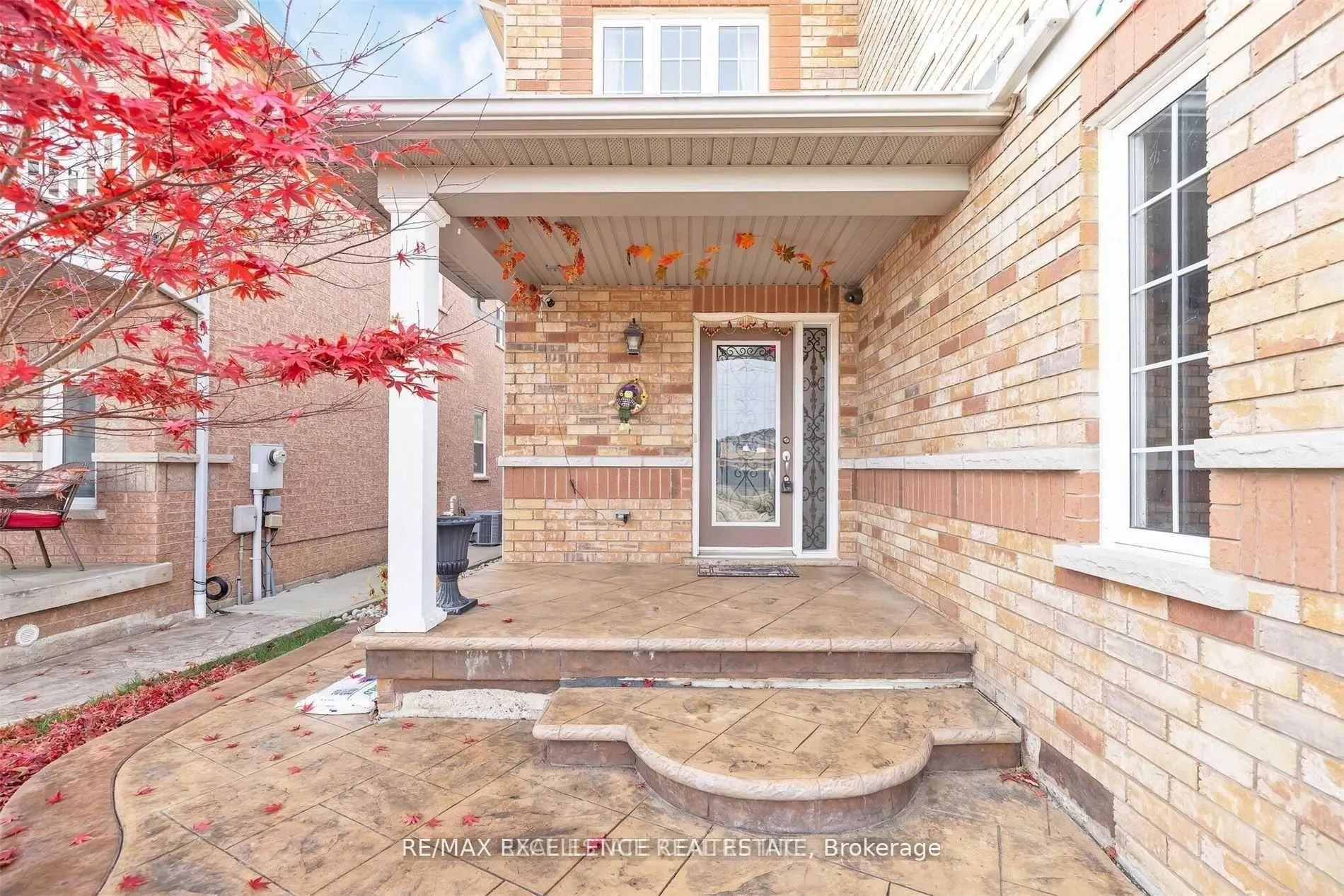Photo 2 of 34 Snowberry Crescent S, Halton Hills, Georgetown — HOMEH