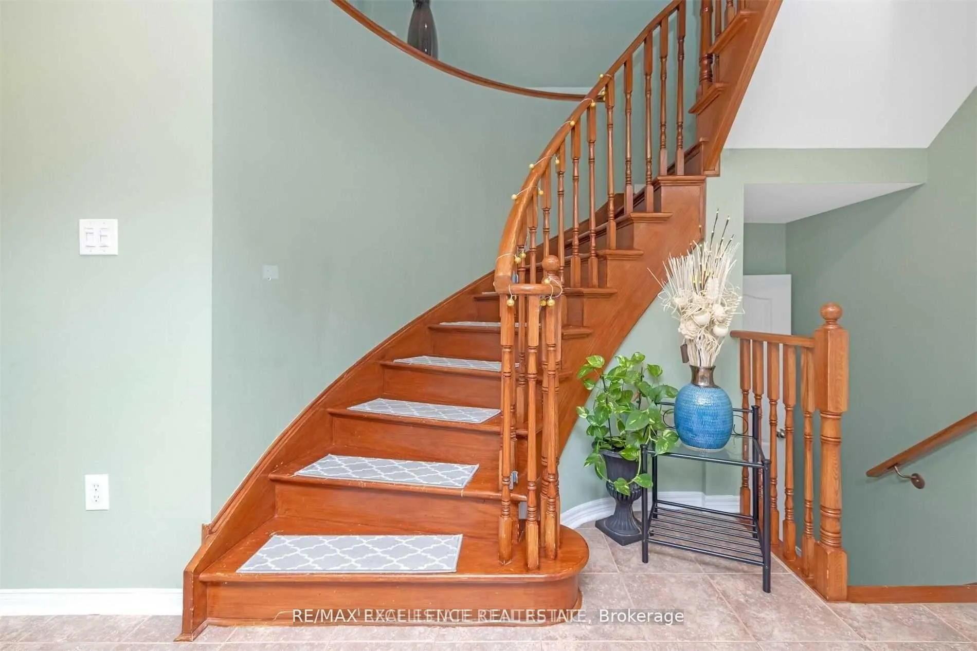 Photo 4 of 34 Snowberry Crescent S, Halton Hills, Georgetown — HOMEH