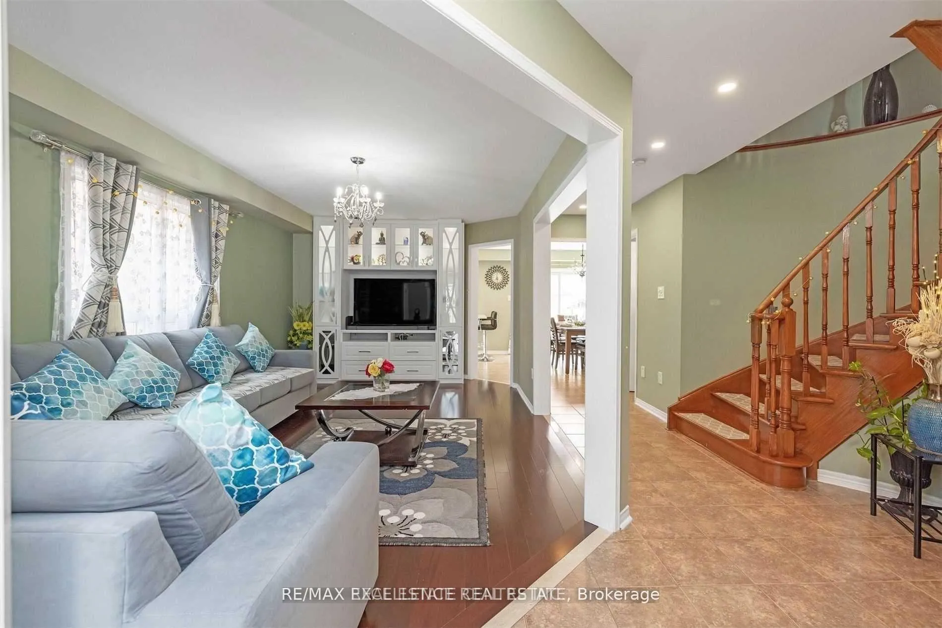 Photo 8 of 34 Snowberry Crescent S, Halton Hills, Georgetown — HOMEH