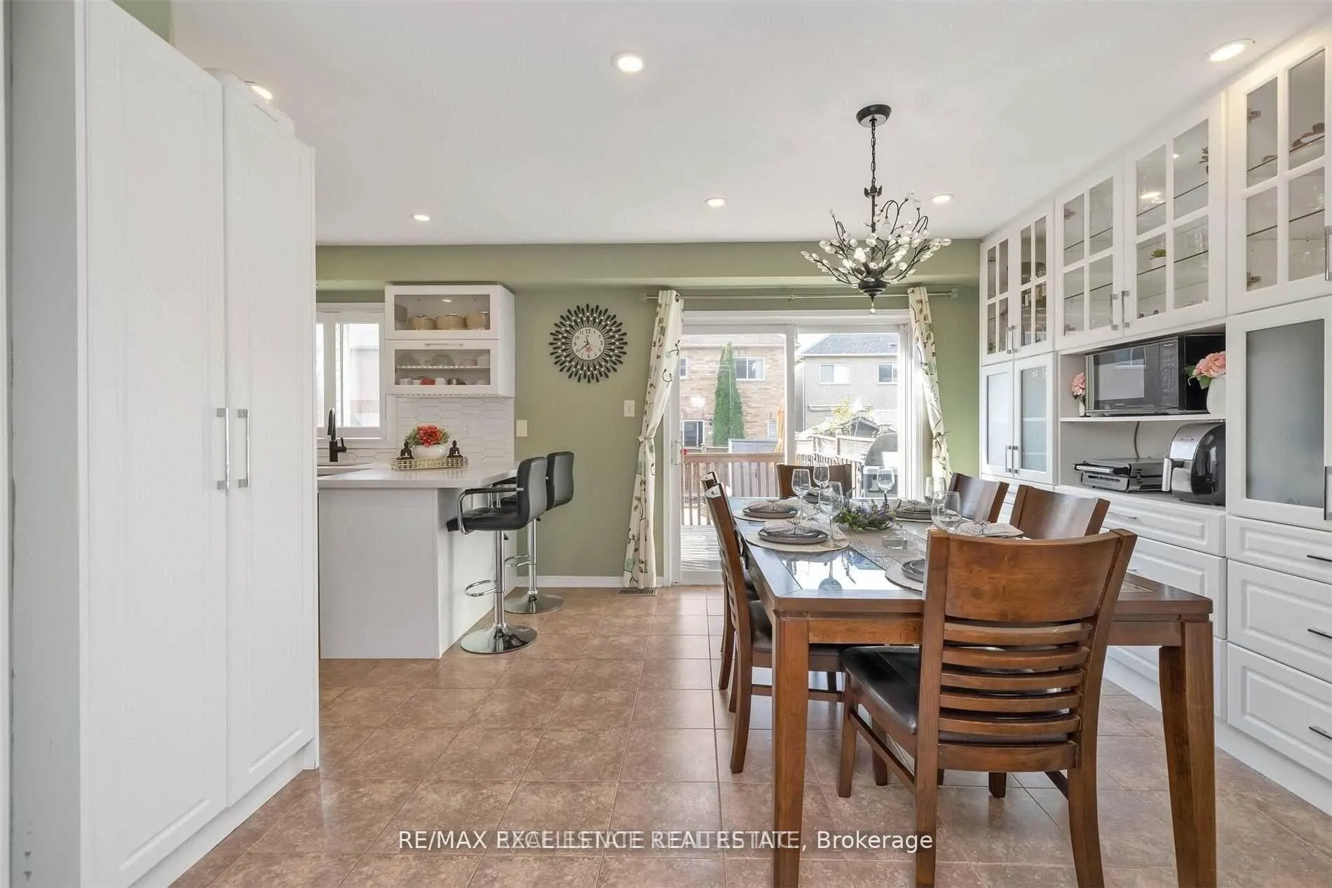 Photo 9 of 34 Snowberry Crescent S, Halton Hills, Georgetown — HOMEH
