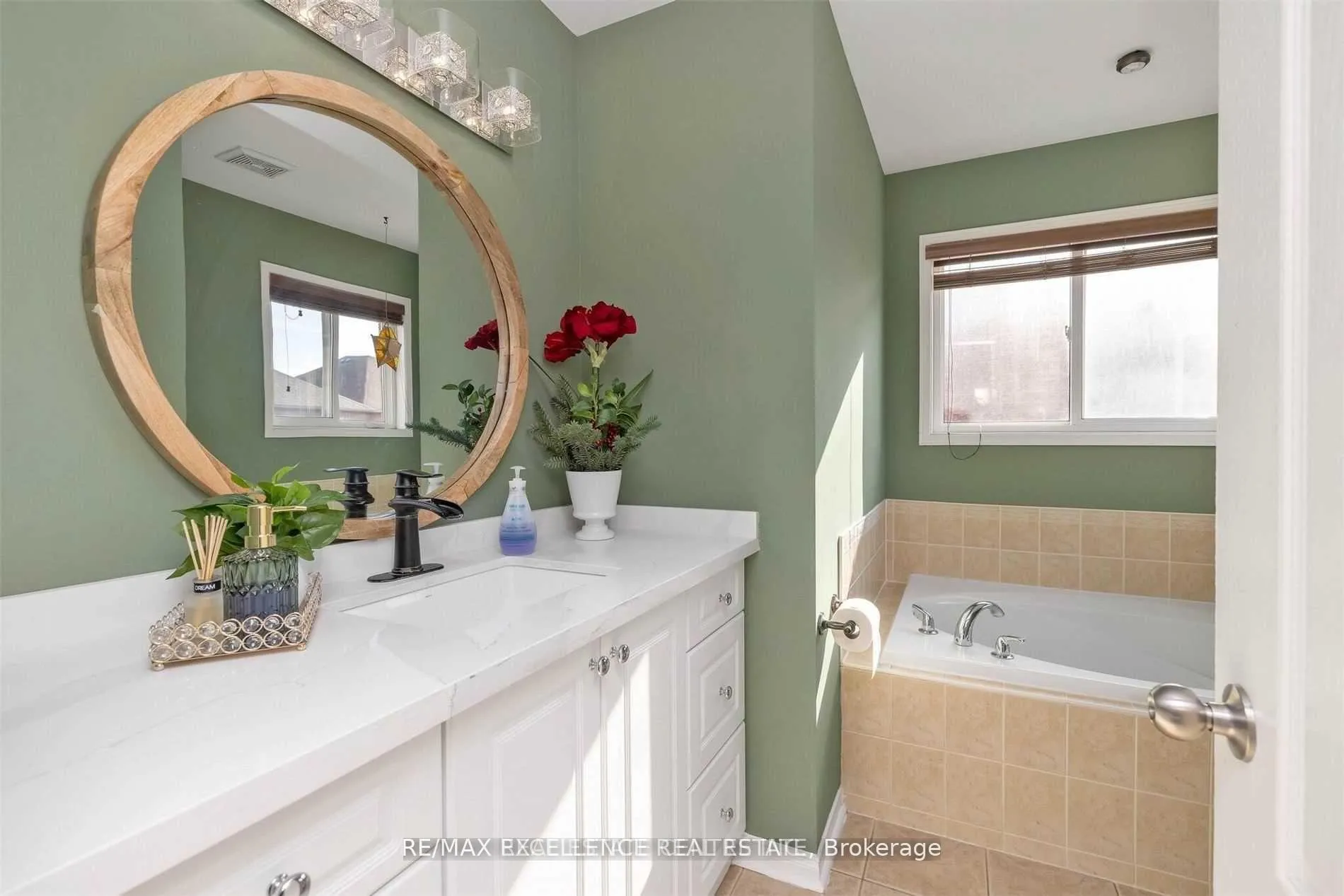 Photo 16 of 34 Snowberry Crescent S, Halton Hills, Georgetown — HOMEH