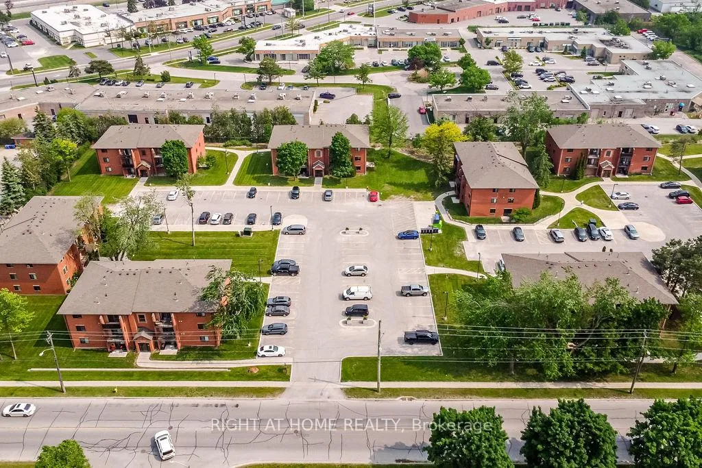 Photo 2 of Unit B6, 179 Edgehill Drive, Barrie, Letitia Heights — HOMEH