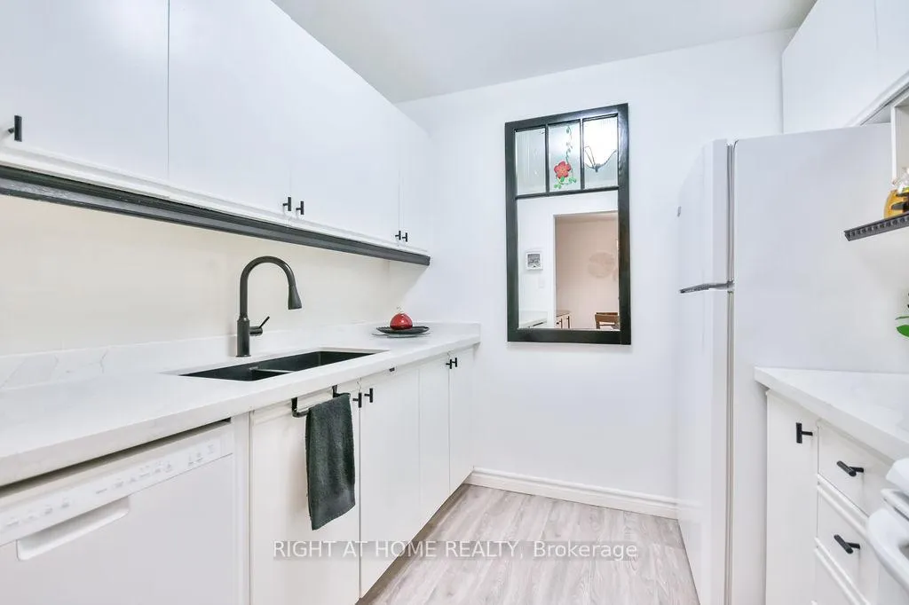 Photo 12 of Unit B6, 179 Edgehill Drive, Barrie, Letitia Heights — HOMEH