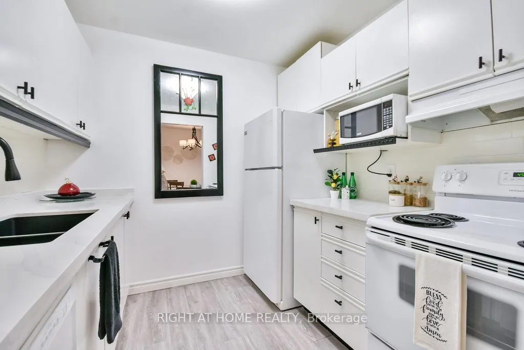 Photo 13 of Unit B6, 179 Edgehill Drive, Barrie, Letitia Heights — HOMEH